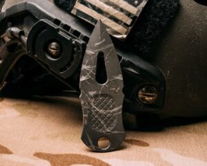 Lapel Dagger - Acid Splash