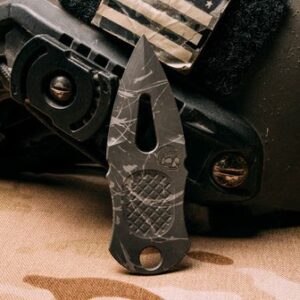 Lapel Dagger - Acid Splash